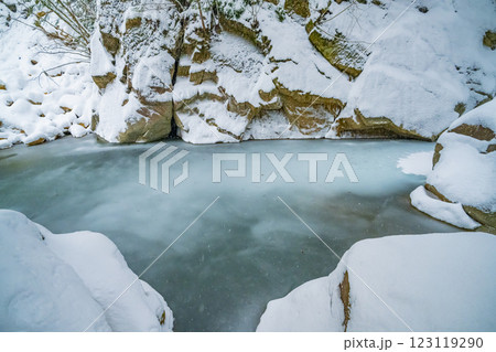 長野県南木曽町　冬の柿其渓谷の景色 123119290