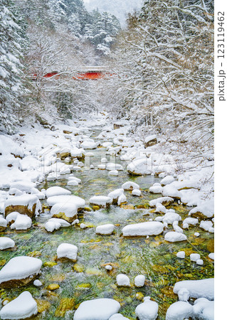 長野県南木曽町　冬の柿其渓谷の景色 123119462