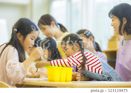 絵画教室　学童保育イメージ 123119475