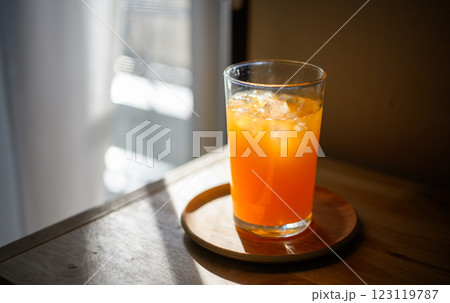 自家製のみかんジュース 搾りたて 自家製のみかんジュース 搾りたて 123119787