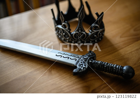 おもちゃの武器 123119822