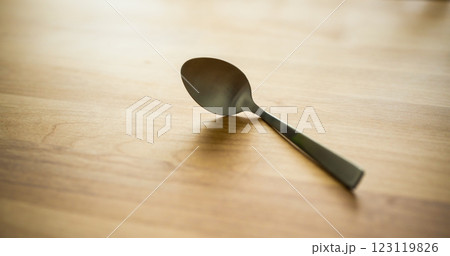 曲がったスプーン 123119826