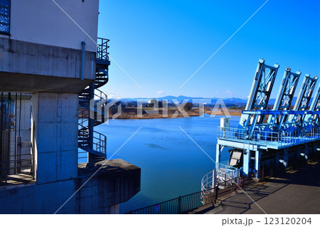 風光明媚　荒川本流の風景 　深谷市　六堰頭首工付近　 123120204