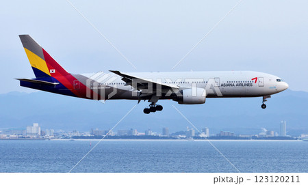 アシアナ航空B77-200関空アブローチ 123120211