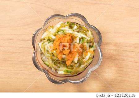 めかぶキュウリ とびっこ添え めかぶキュウリ とびっこ添え 123120219