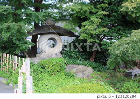 料亭丸竹跡の石灯籠 123120294