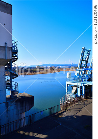 風光明媚 荒川本流の風景 深谷市 六堰頭首工付近 風光明媚 荒川本流の風景 深谷市 六堰頭首工付近 123120496