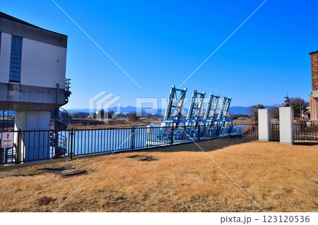 風光明媚 荒川本流の風景 深谷市 六堰頭首工付近 風光明媚 荒川本流の風景 深谷市 六堰頭首工付近 123120536