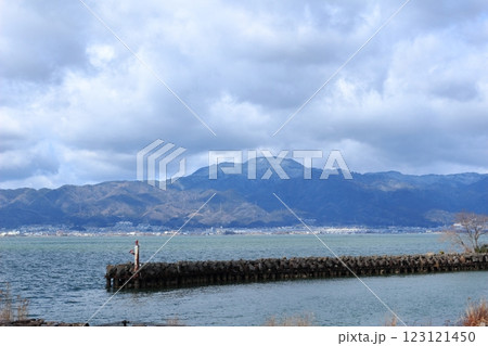 冬の琵琶湖の風景 冬の琵琶湖の風景 123121450