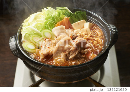 グツグツ美味しいキムチ鍋 123121620