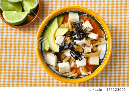 メキシコ料理のソパ・デ・トルティージャ(ソパ・アステカ) メキシコ料理のソパ・デ・トルティージャ(ソパ・アステカ) 123123091