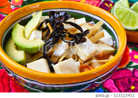 メキシコ料理のソパ・デ・トルティージャ（ソパ・アステカ） 123123451