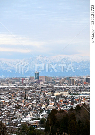 呉羽山展望台から見た富山市内　立山連峰 123123722
