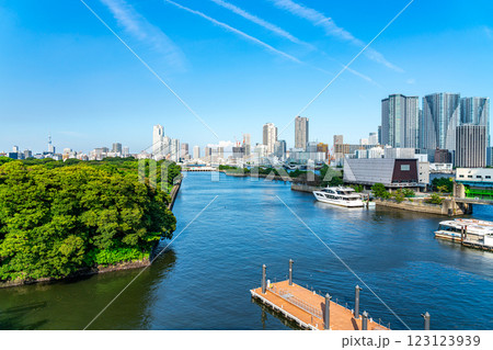【東京都】ウォーターズ竹芝から見える隅田川と都市風景 123123939