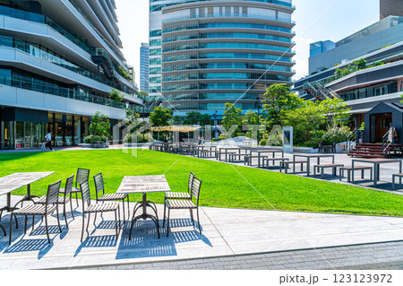 【東京都】水辺に面した複合施設のウォーターズ竹芝 123123972