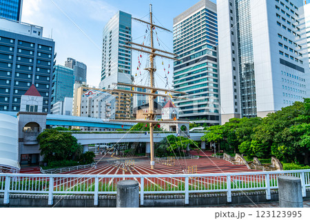 【東京都】竹芝駅前にある竹芝ふ頭のマスト 123123995
