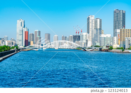 【東京都】竹芝ふ頭から見える都市風景 123124013