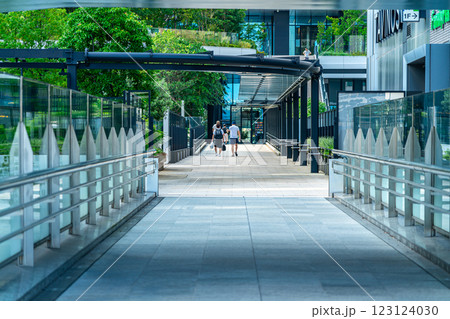 【東京都】竹芝駅前と竹芝ふ頭を繋ぐ歩行者デッキ 123124030