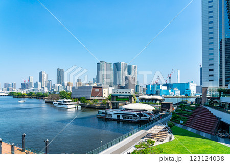 【東京都】水辺に面した複合施設のウォーターズ竹芝 123124038