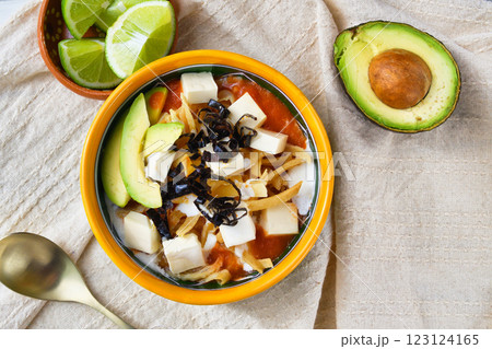 メキシコ料理のソパ・デ・トルティージャ（ソパ・アステカ） 123124165