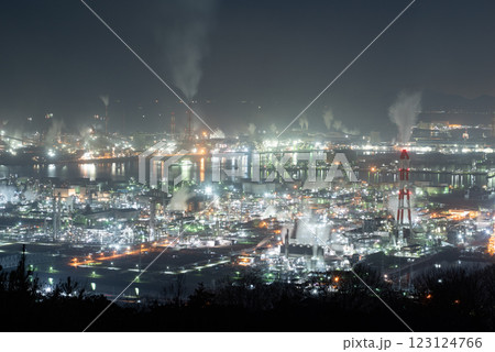 美しい工場夜景 岡山県 美しい工場夜景 岡山県 123124766