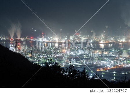 美しい工場夜景 岡山県 美しい工場夜景 岡山県 123124767