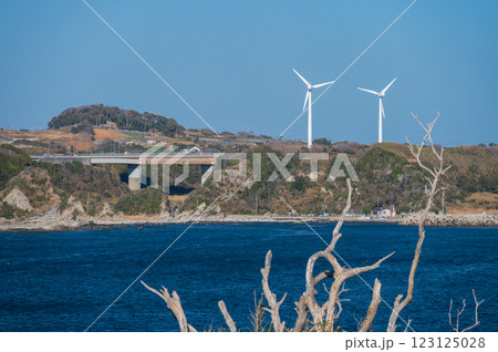城ヶ島うみのね広場からの眺め 宮川風量発電所 風車 城ヶ島うみのね広場からの眺め 宮川風量発電所 風車 123125028