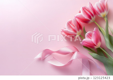リボンとピンクのチューリップの花束の背景 リボンとピンクのチューリップの花束の背景 123125423