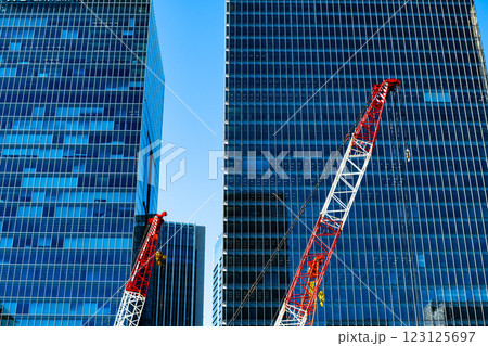 建設工事が続く東京八重洲周辺 2025.02　b-2 高彩度コントラスト 123125697