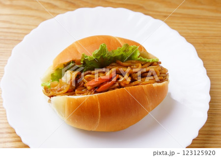 焼きそばパン 123125920