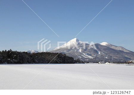 冬の磐梯山 123126747
