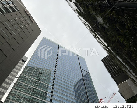 渋谷のオフィスビル群 123126829