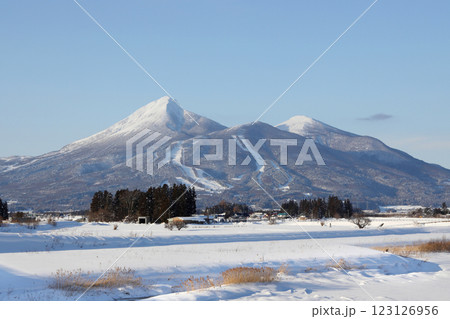冬の磐梯山 123126956