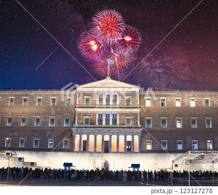 シンタグマ広場の国会議事堂夜景 シンタグマ広場の国会議事堂夜景 123127278