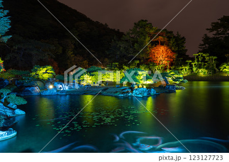 【高松市】栗林公園 秋のライトアップ 【高松市】栗林公園 秋のライトアップ 123127723