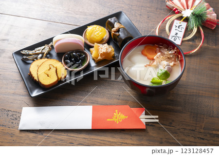 白味噌雑煮とミニおせち 123128457