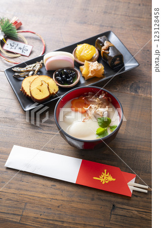 白味噌雑煮とミニおせち 123128458