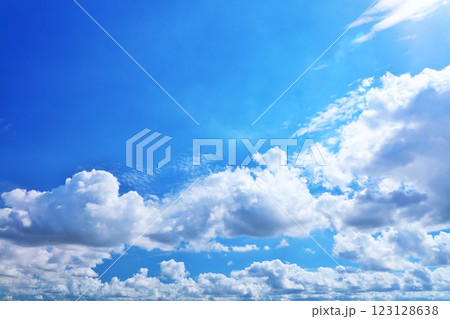 夏の青空と雲 夏の青空と雲 123128638