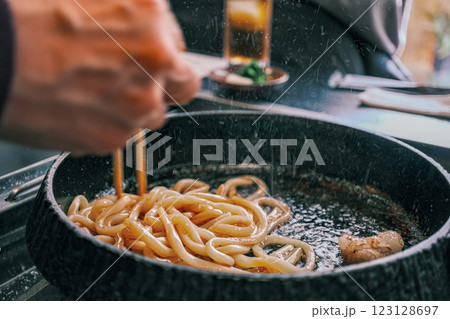 【#料理】〆の焼きうどん 123128697