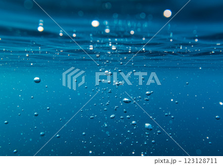 爽やかなブルーの水中に立ちのぼる泡(AI生成画像) 爽やかなブルーの水中に立ちのぼる泡(AI生成画像) 123128711