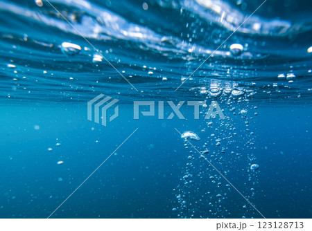 爽やかなブルーの水中に立ちのぼる泡(AI生成画像) 爽やかなブルーの水中に立ちのぼる泡(AI生成画像) 123128713