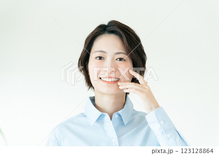 健康的な歯の女性 123128864