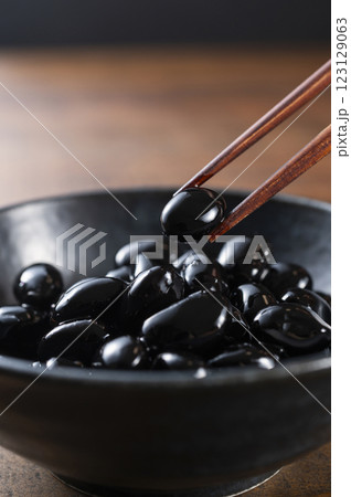 黒豆の煮物 123129063