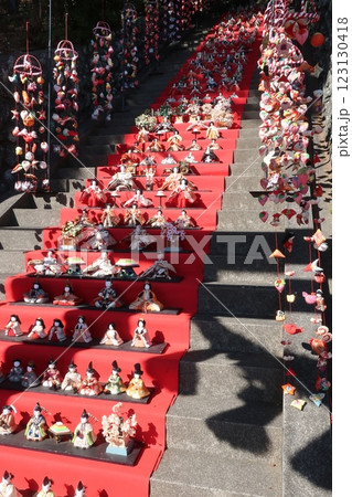 伊豆半島　素戔嗚神社のひな段飾り 123130418