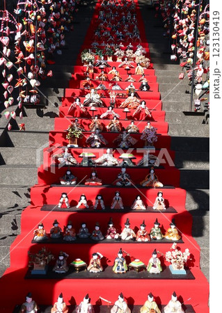 伊豆半島 素戔嗚神社のひな段飾り 伊豆半島 素戔嗚神社のひな段飾り 123130419