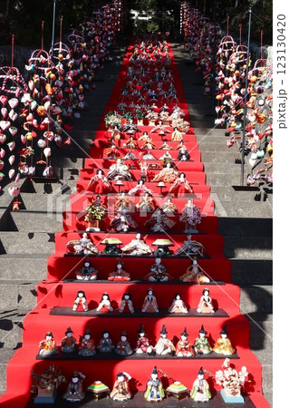 伊豆半島 素戔嗚神社のひな段飾り 伊豆半島 素戔嗚神社のひな段飾り 123130420