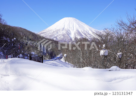 後方羊蹄山（喜茂別町相川ビューポイントパーキング・2025 123131347
