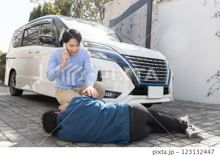 人身事故を起こした男性　　(対応処置の模範演技・手順・手本) 123132447