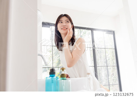 女性 美容 ビューティーイメージ 女性 美容 ビューティーイメージ 123132675