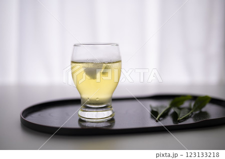 新茶を冷やして頂く 123133218